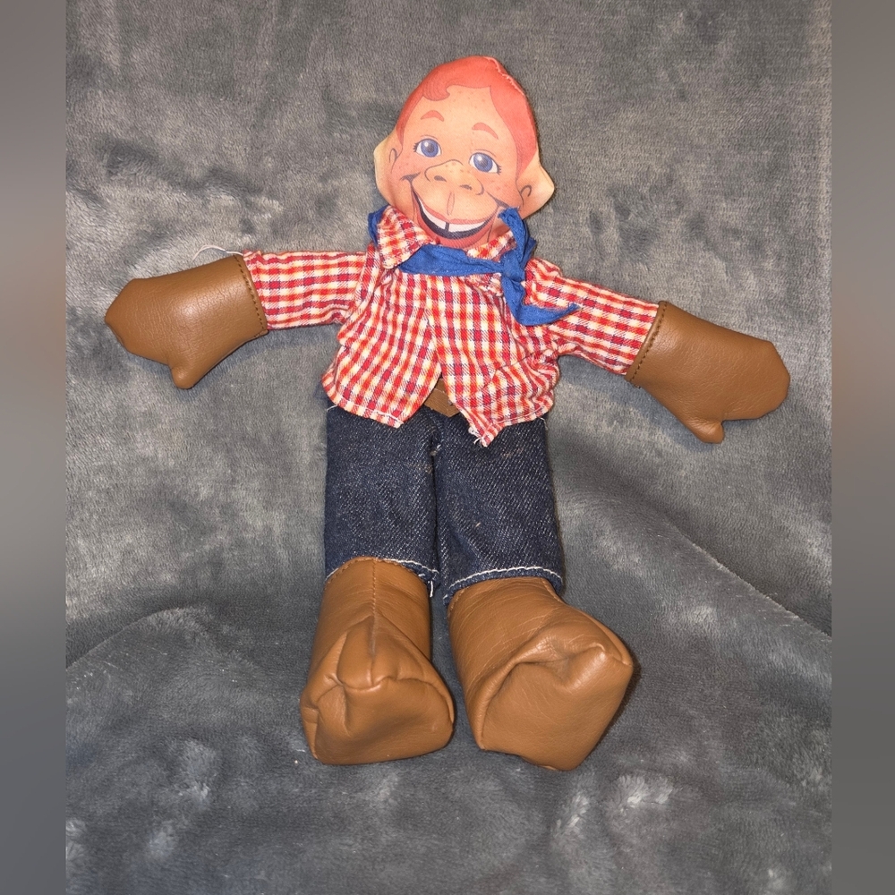 vintage plush doll is a Howdy Doody collectible produced by Applause in 1988